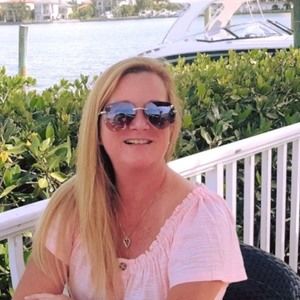 Meet your Posher, Stacy